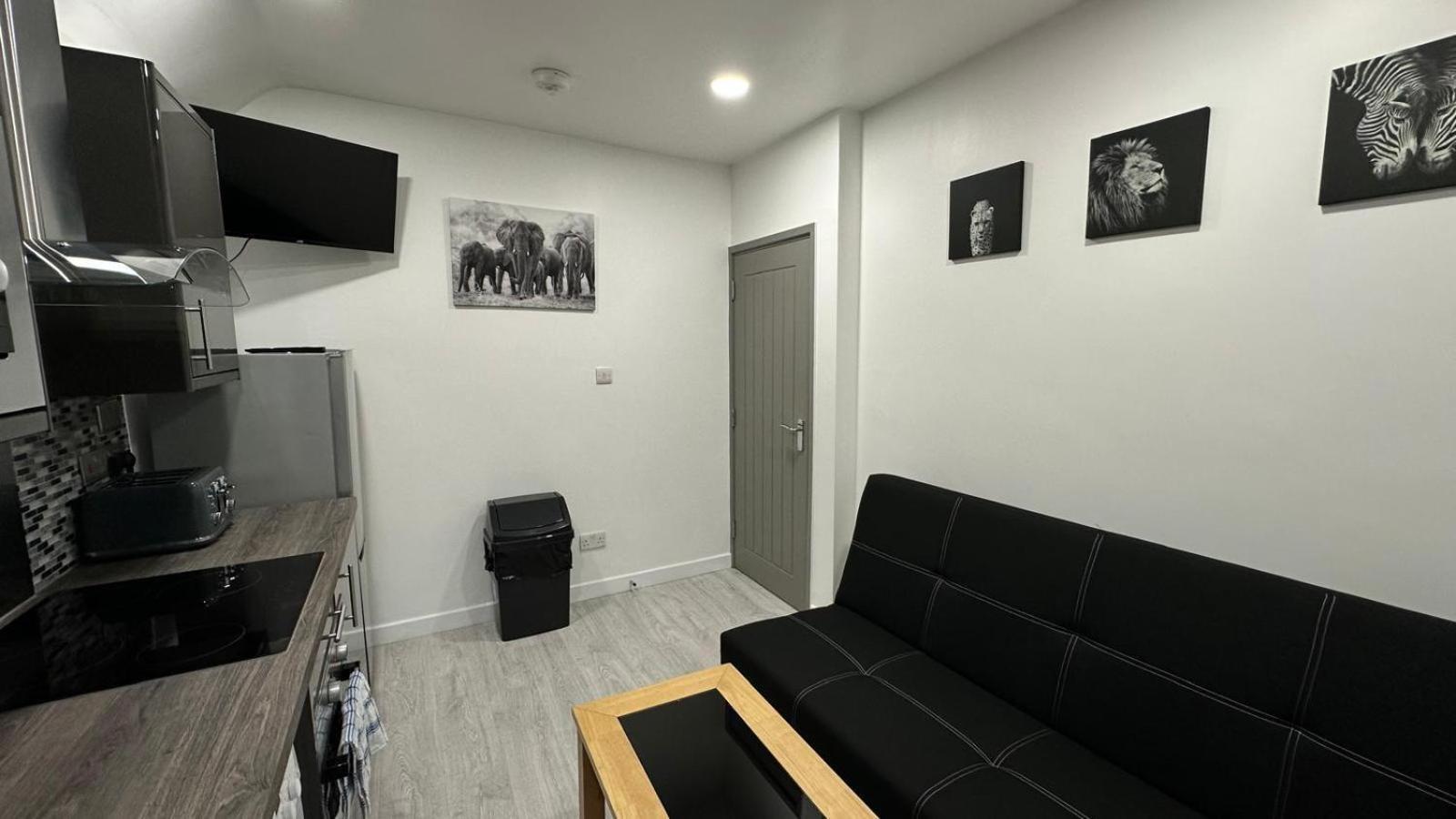 Apartment Fully Furbished Entire Flat 2 *
