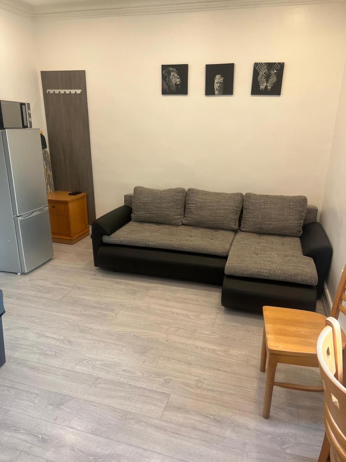 Apartment Fully Furbished Entire Flat 2 London