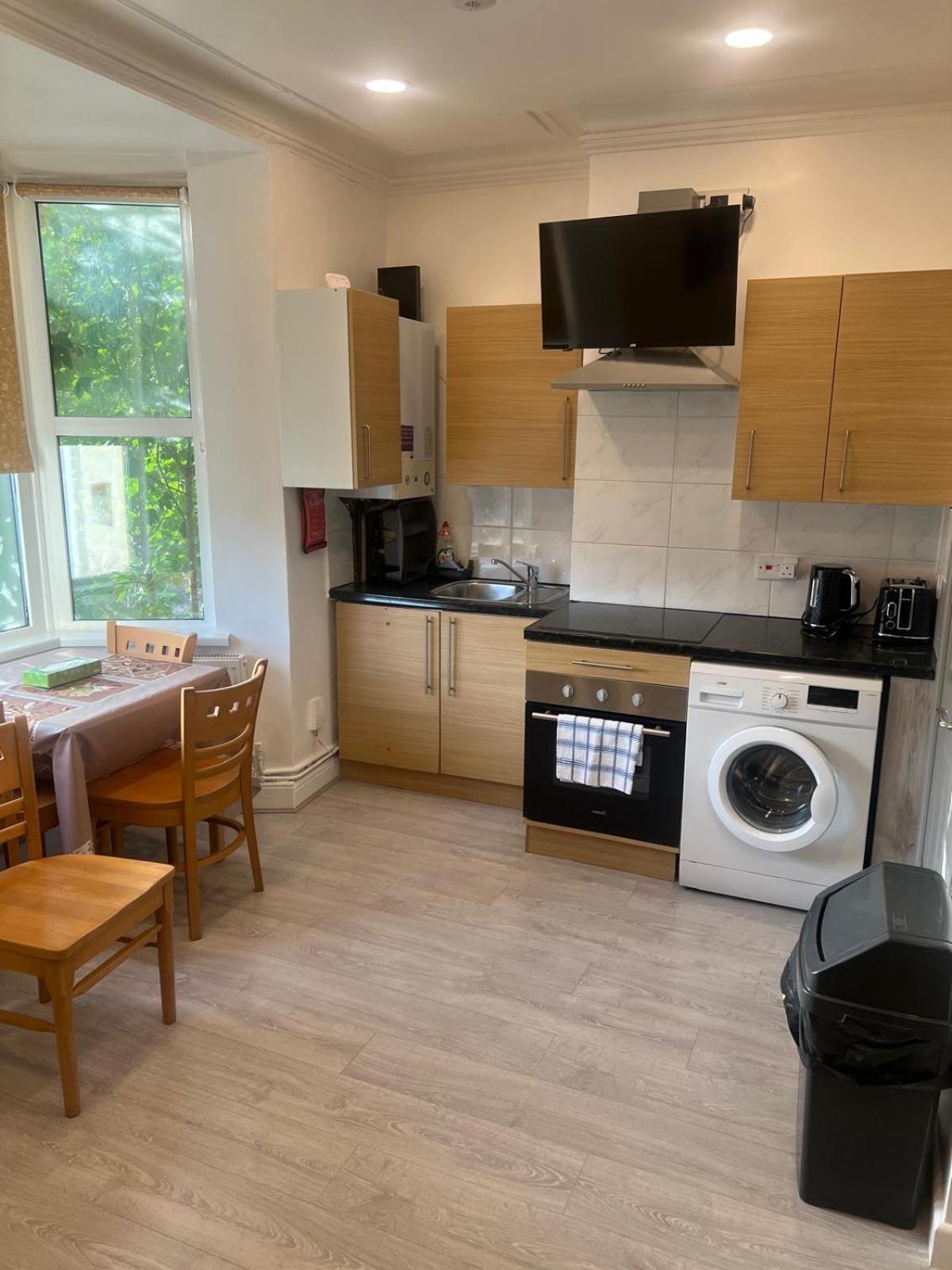 Fully Furbished Entire Flat 2 London